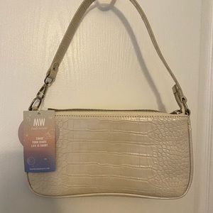 White shoulder bag